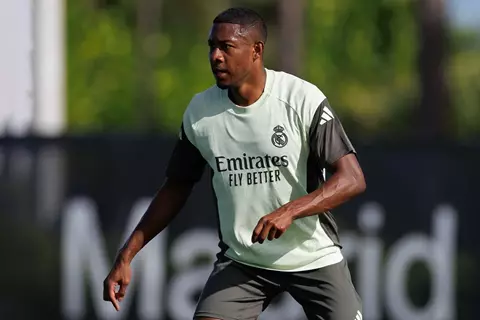 ألابا: شائعات رحيلي عن ريال مدريد أكاذيب.. وهدفي التواجد في الملعب